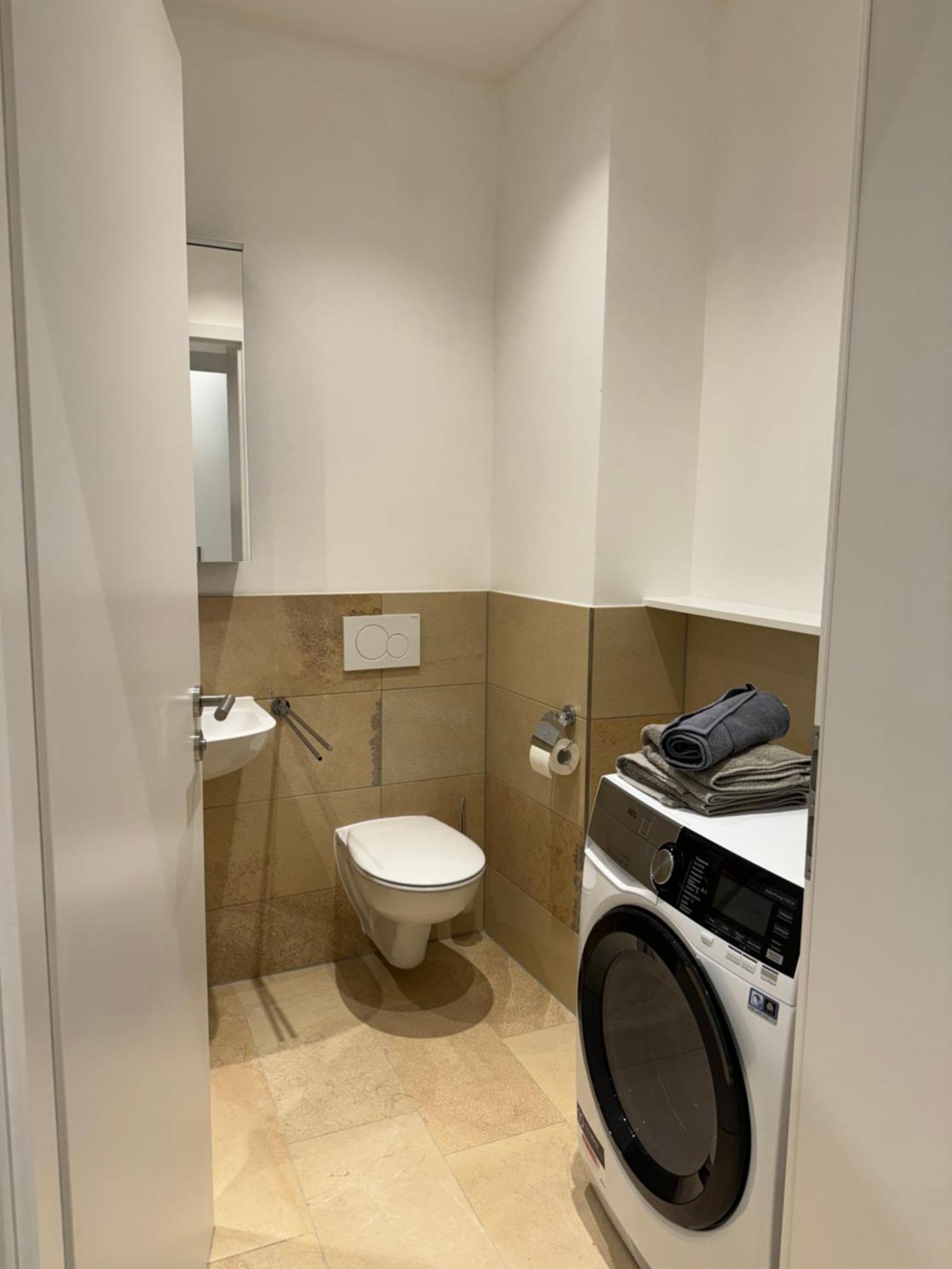 Greenhouse Apartment Am Stadtplatz Титмонинг Экстерьер фото